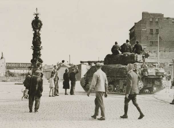 La place Gambetta à Amiens, le 31 août 1944. © Archives municipales et communautaires d'Amiens_7Fi106