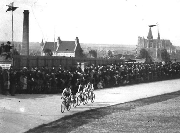 Le vélodrome d'Amiens, boulevard Châteaudun, en juillet 1899 © Archives municipales et communautaires d'Amiens_10Z2887